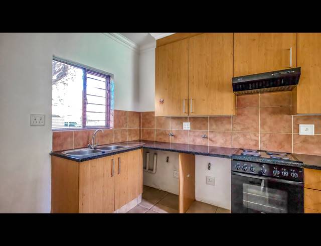 3 BEDROOM SECTIONAL TITLE RENTED IN LONEHILL